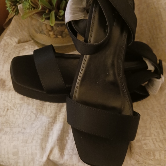 Ankle strap platforms - Picture 5 of 6